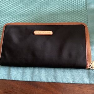 Michael kors nylon wallet